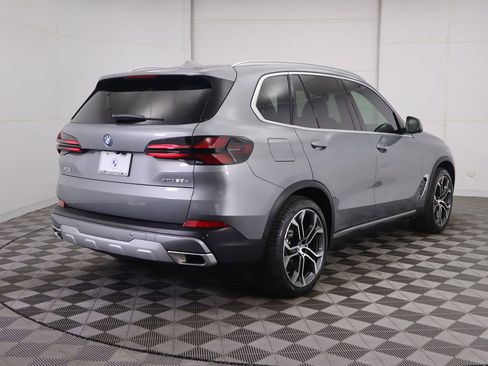 Used 2025 BMW X5 xDrive50e w/ Parking Assistance Package AWD/4WD image 5
