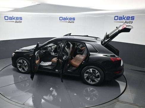 Used 2022 Audi e-tron Premium w/ Convenience Plus Package AWD/4WD image 57
