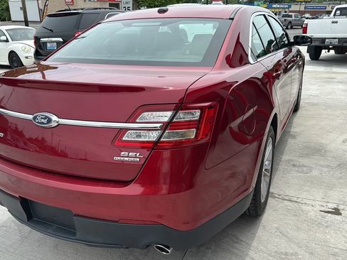 Used 2017 Ford Taurus SEL FWD image 4