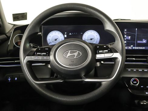 Used 2024 Hyundai Elantra SEL image 31