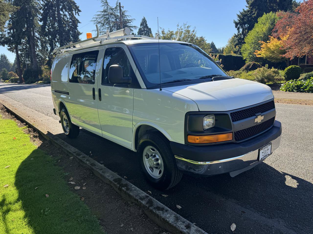 Used 2010 Chevrolet Express 2500 RWD image 7