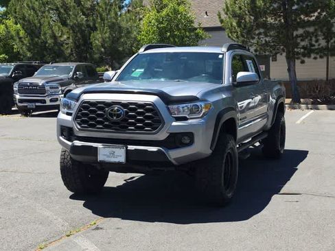 Used 2021 Toyota Tacoma TRD Off-Road w/ TRD Premium Off Road Package AWD/4WD image 4