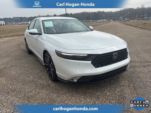 Used 2023 Honda Accord Touring image 2