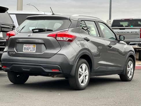 Used 2018 Nissan Kicks S image 5