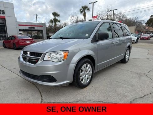 Used 2018 Dodge Grand Caravan SE w/ UConnect Hands-Free Group image 1