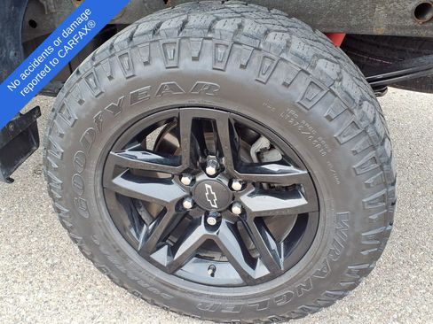 Used 2022 Chevrolet Silverado 1500 Custom Trail Boss w/ LPO, Dark Essentials Package AWD/4WD image 10