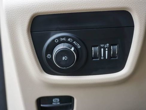 Used 2023 Jeep Grand Cherokee L Limited w/ Luxury Tech Group II AWD/4WD image 18