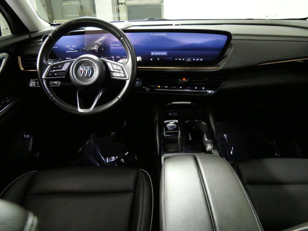 Used 2025 Buick Envision Avenir AWD/4WD image 24