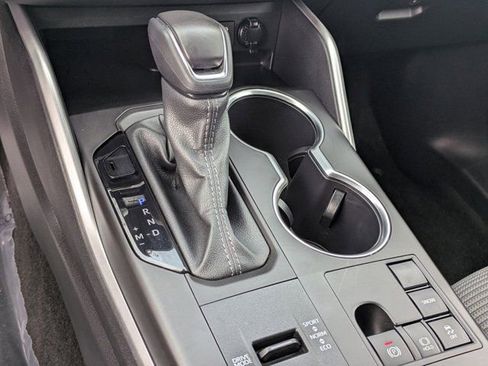 Used 2025 Toyota Highlander LE image 21