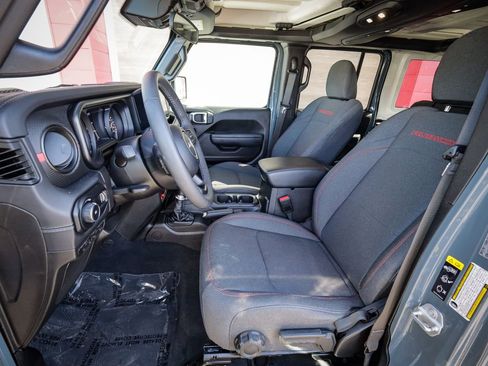 Used 2025 Jeep Wrangler Unlimited Rubicon AWD/4WD image 12