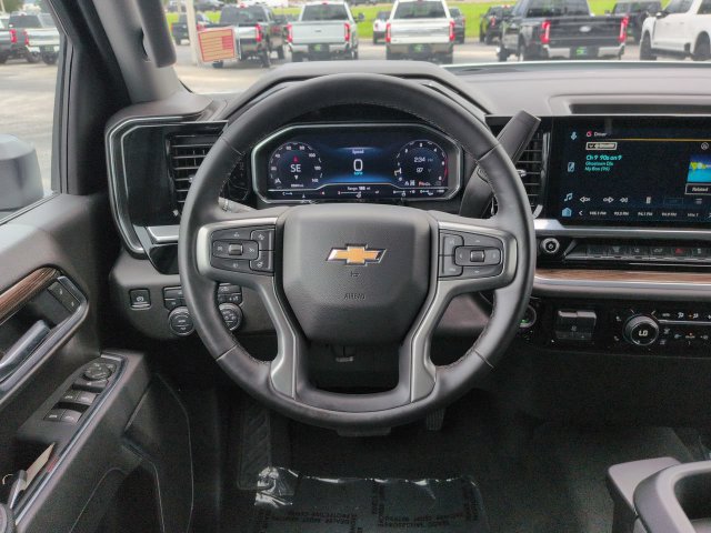 Used 2025 Chevrolet Silverado 2500 LT w/ Convenience Package AWD/4WD image 16