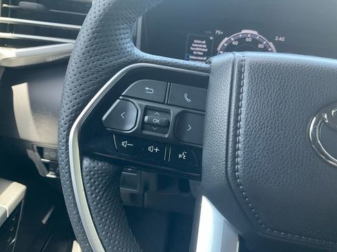 Used 2025 Toyota Sequoia Platinum AWD/4WD image 19