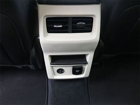 Used 2021 Ford Edge Titanium image 20