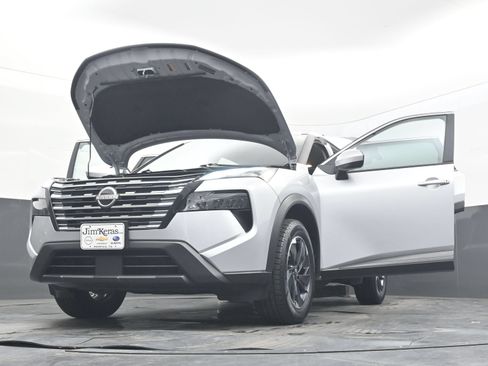 Used 2025 Nissan Rogue SV AWD/4WD image 41