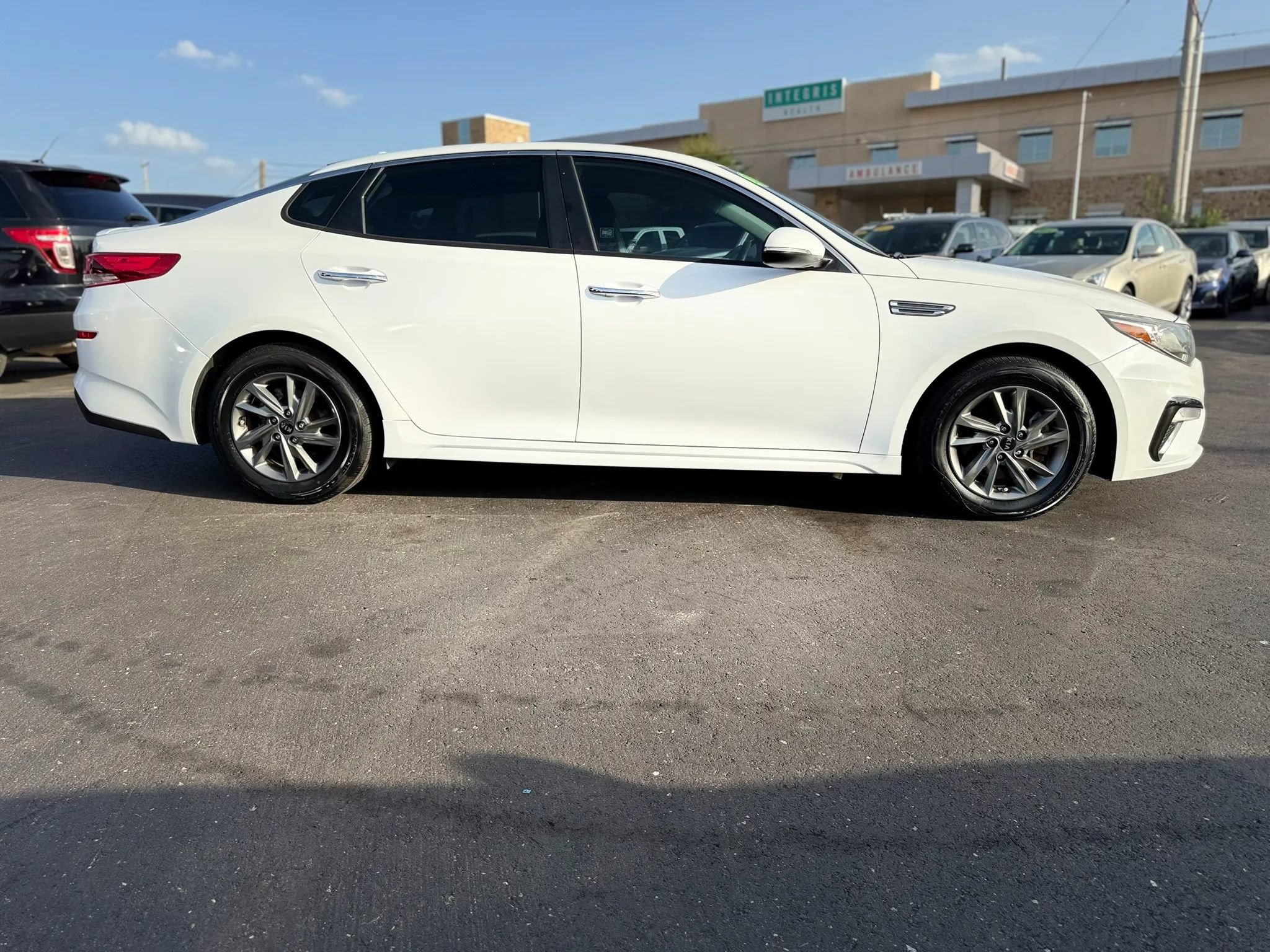 Used 2019 Kia Optima LX FWD image 2