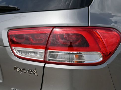 Used 2016 Kia Sorento SX FWD image 23