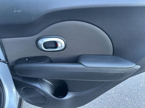 Used 2016 Kia Soul + image 26