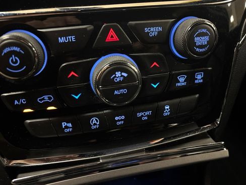 Used 2019 Jeep Grand Cherokee Limited w/ Luxury Group II AWD/4WD image 15