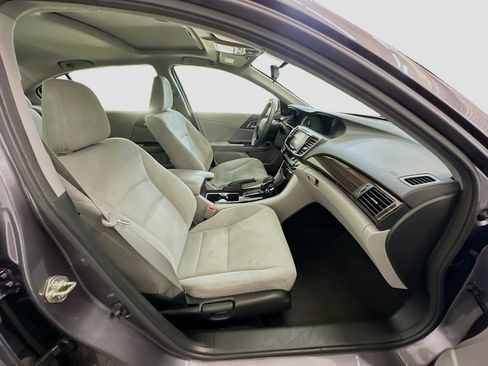 Used 2017 Honda Accord EX image 32