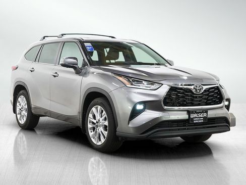 Used 2025 Toyota Highlander Limited AWD/4WD image 7