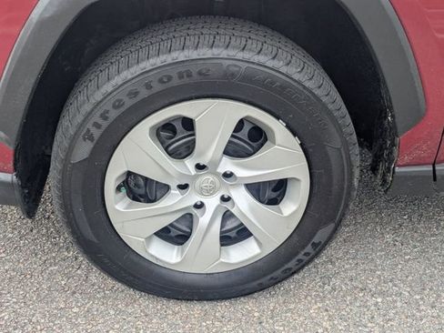 Used 2019 Toyota RAV4 LE FWD image 10