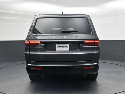 Used 2024 Jeep Wagoneer 4WD w/ Premium Group I image 7