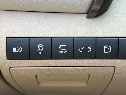 Used 2018 Toyota Camry XLE w/ Audio Package FWD image 18