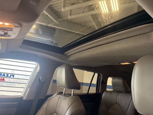 Used 2021 Toyota Highlander Limited image 22