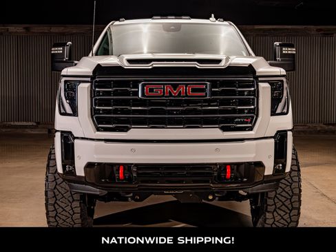 Used 2025 GMC Sierra 2500 AT4 image 4