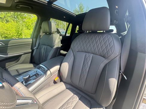 Used 2026 BMW X7 M60i w/ Climate Comfort Package image 19