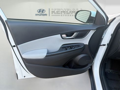 Used 2022 Hyundai Kona Limited FWD image 17