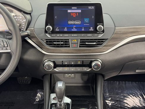 Used 2023 Nissan Altima 2.5 SV image 21