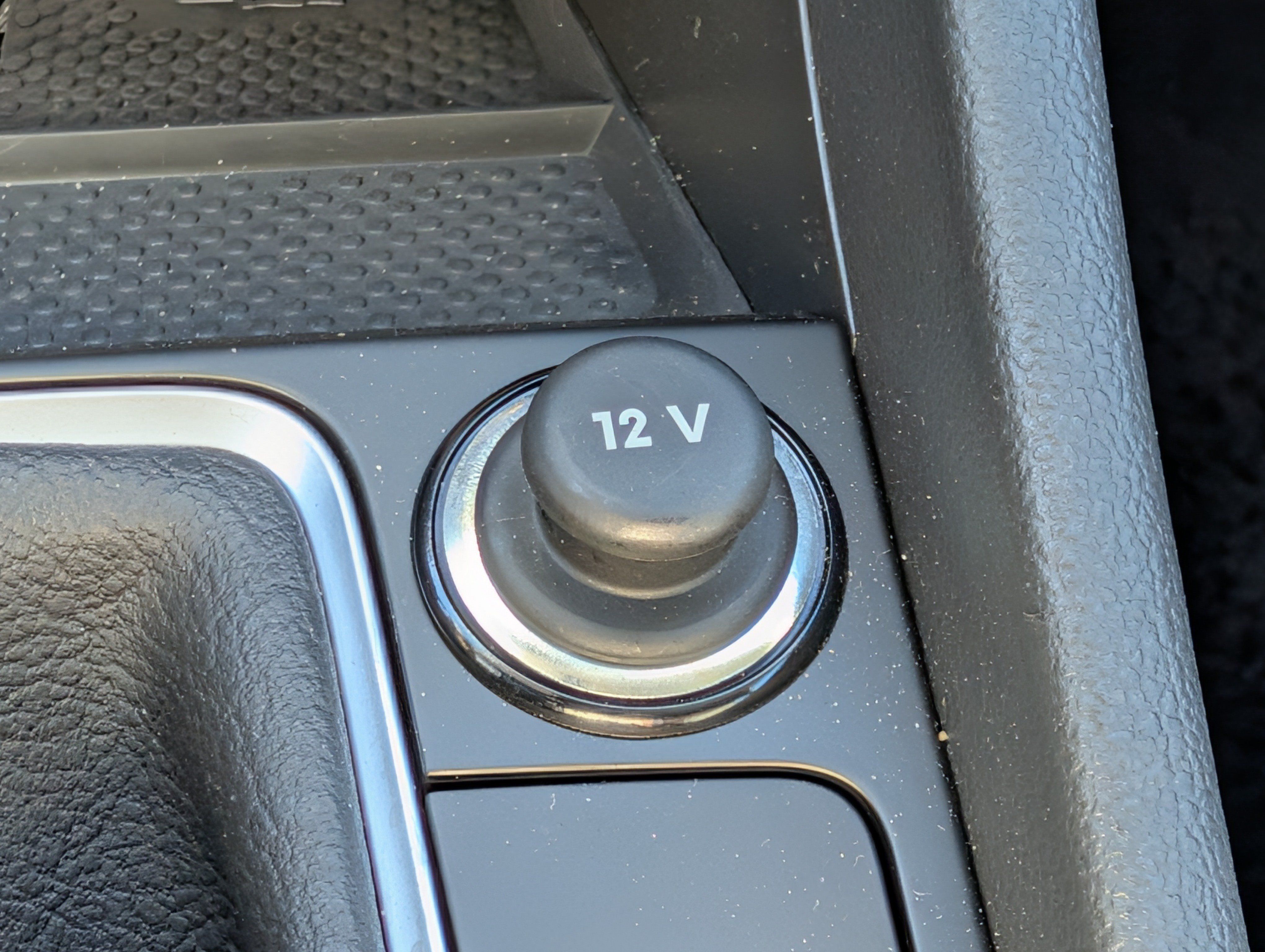 Certified 2025 Volkswagen Jetta SE FWD image 31