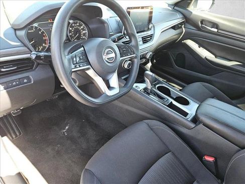 Used 2024 Nissan Altima 2.5 SV image 9