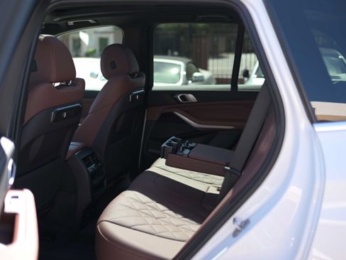 Used 2025 BMW X5 xDrive40i AWD/4WD image 11
