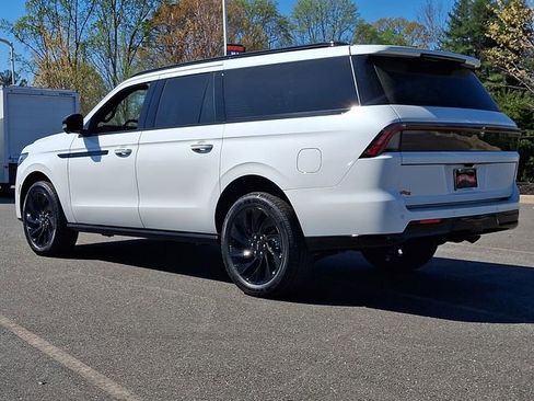 New 2026 Lincoln Navigator L Reserve w/ Jet Appearance Package image 4