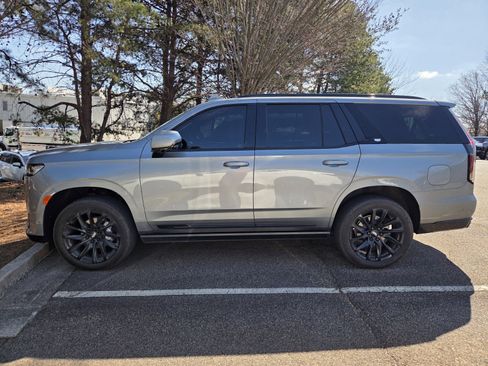 Used 2023 Cadillac Escalade Sport w/ LPO, ONYX Package image 2