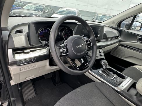 Used 2024 Kia Carnival LX FWD image 24