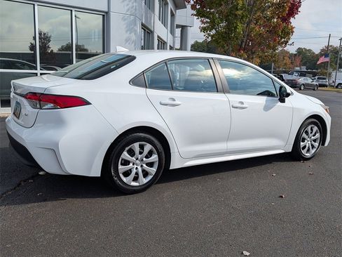 Used 2024 Toyota Corolla LE image 3