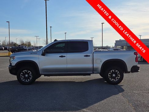 Used 2022 Chevrolet Silverado 1500 ZR2 w/ Technology Package image 3