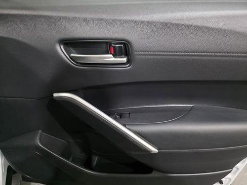 Used 2025 Toyota Corolla Cross XSE w/ Convenience Package image 13