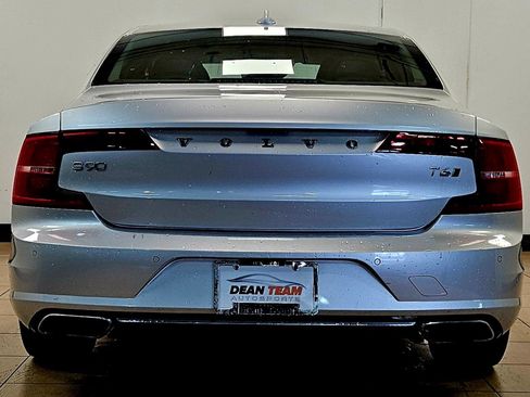 Used 2017 Volvo S90 T6 Momentum w/ Climate Package image 5