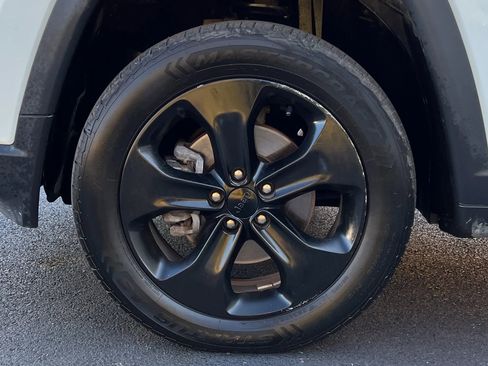 Used 2018 Jeep Compass Latitude AWD/4WD image 10