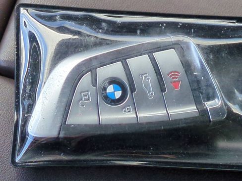 Certified 2022 BMW 740i w/ Premium Package image 34