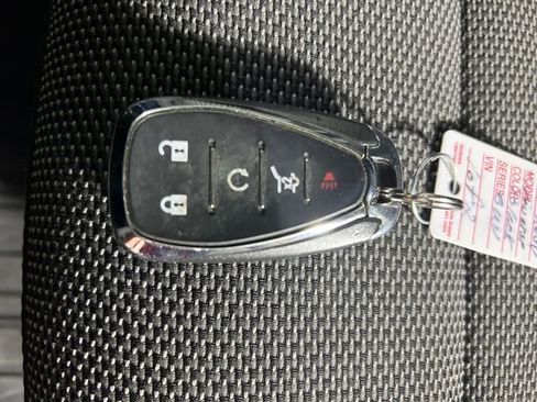 Used 2020 Chevrolet Traverse LT image 25