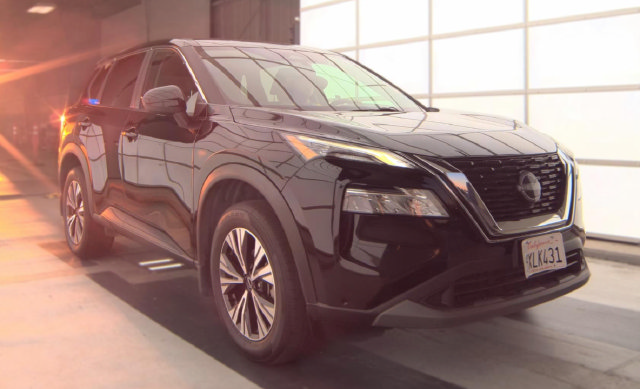 Used 2023 Nissan Rogue SV FWD image 4