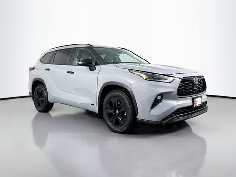 Certified 2024 Toyota Highlander XLE AWD/4WD image 1