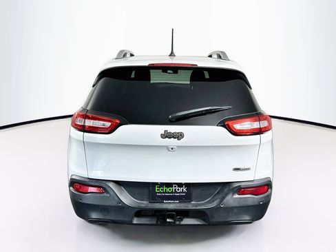 Used 2017 Jeep Cherokee Latitude w/ Safety/Convenience Group FWD image 7