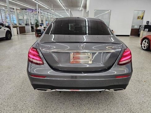 Used 2017 Mercedes-Benz E 300 4MATIC image 5