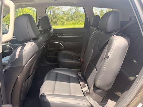 Used 2025 Kia Telluride S FWD image 12